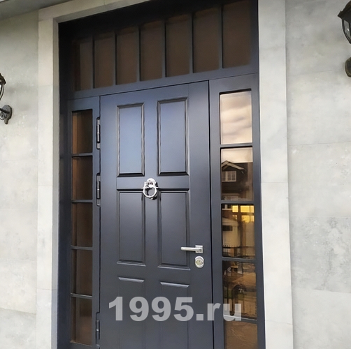 Нестандартная дверь со стеклом Нестандартная дверь со стеклом